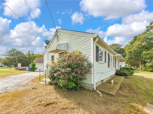 Building Photo - 652 Mozley Dr SE