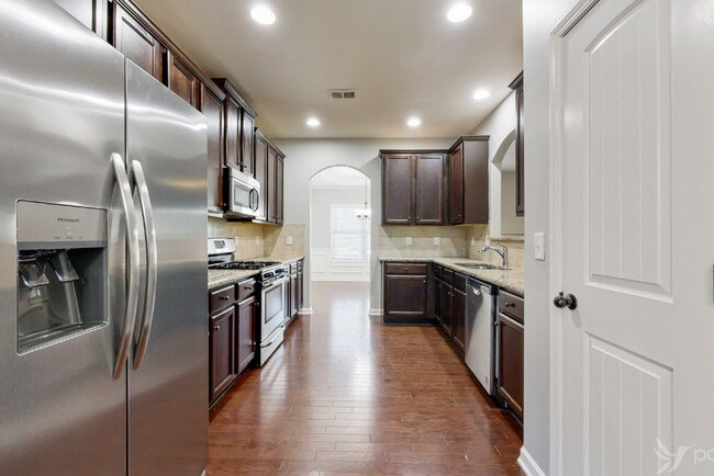 Building Photo - 3922 Lake Manor Way