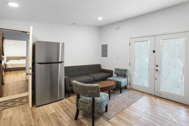 Building Photo - 1 Bedroom/1 Bath Woodland Hills Subdivision