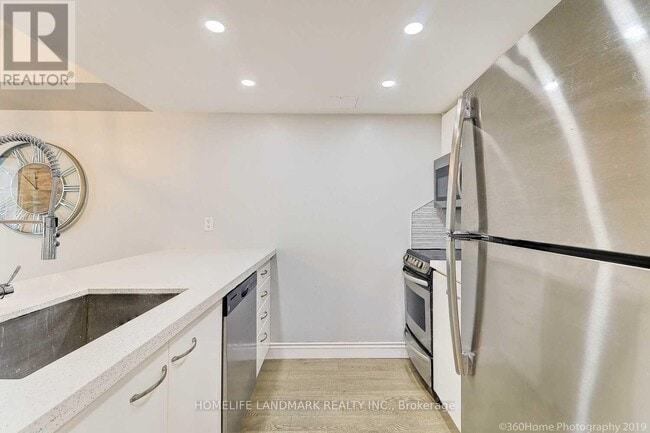 Building Photo - 38 Elm St