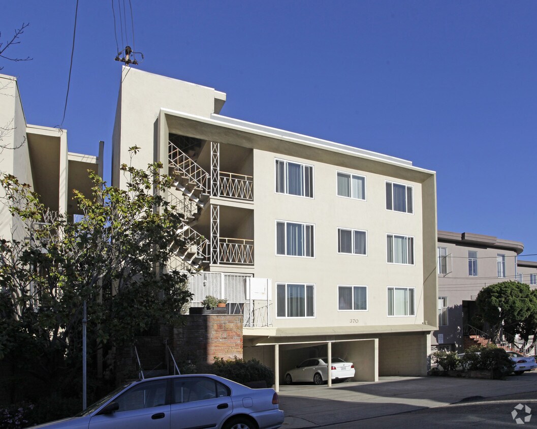 Building Photo - 370 Staten Ave