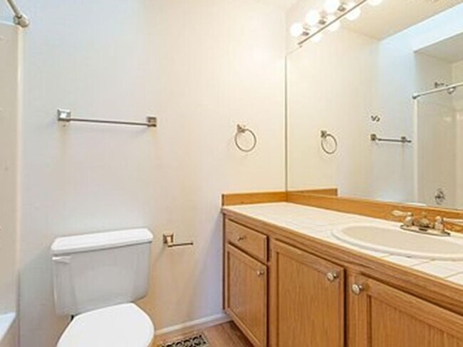 Foto del edificio - 3 Bedroom Townhome in Edmonds