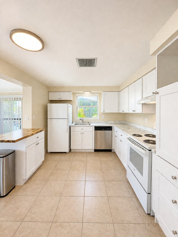 Building Photo - 8026 Brighton Dr