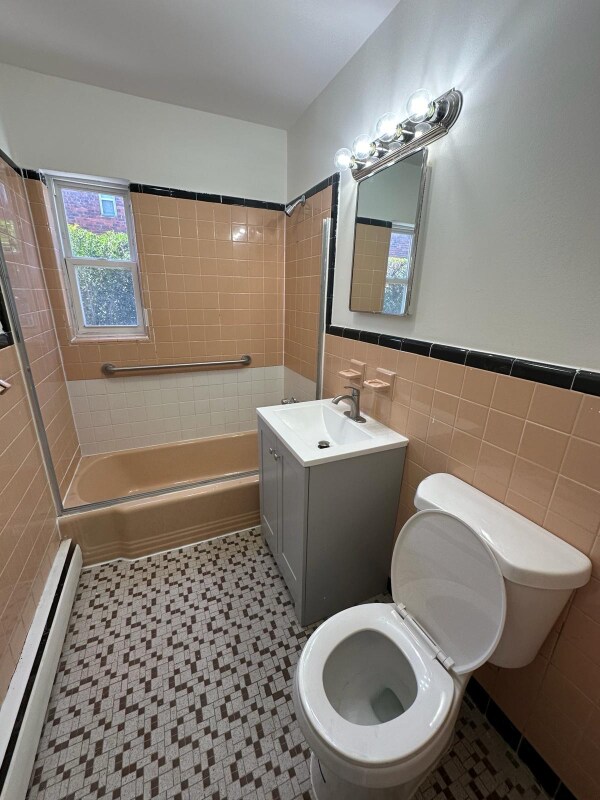 Building Photo - 372 Bath Ave