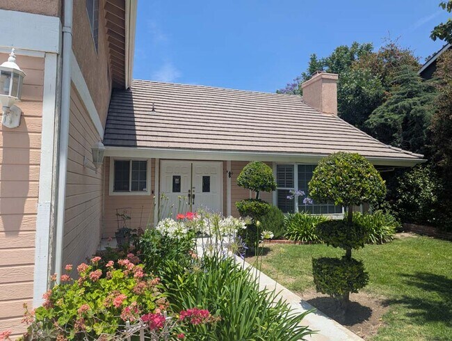 Building Photo - Beautiful and Spacious 4 Bed, 3 Bath Home ...