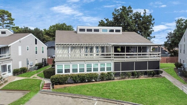 Building Photo - 176 April Point Dr N