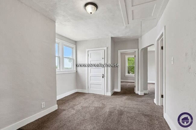 Building Photo - 1310 Almon Ave