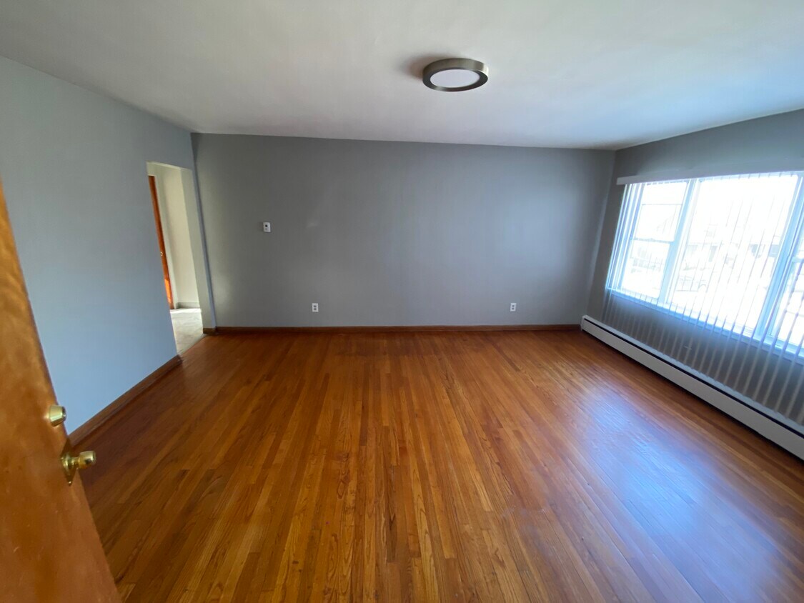 21 157th St Unit Apt 3, Calumet City, IL 60409 Apartments in Calumet