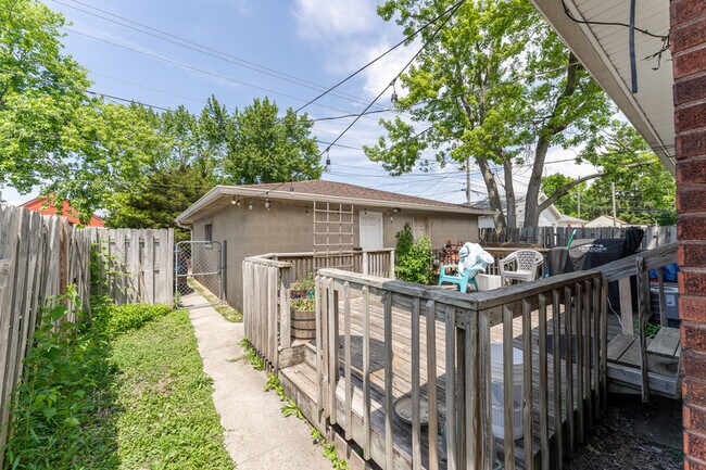 Foto del edificio - 4906 E 10th St