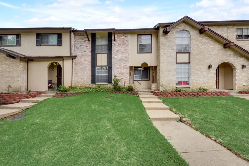 2304 Long Ridge Ln, Arlington, TX 76014 Townhome Rentals in Arlington