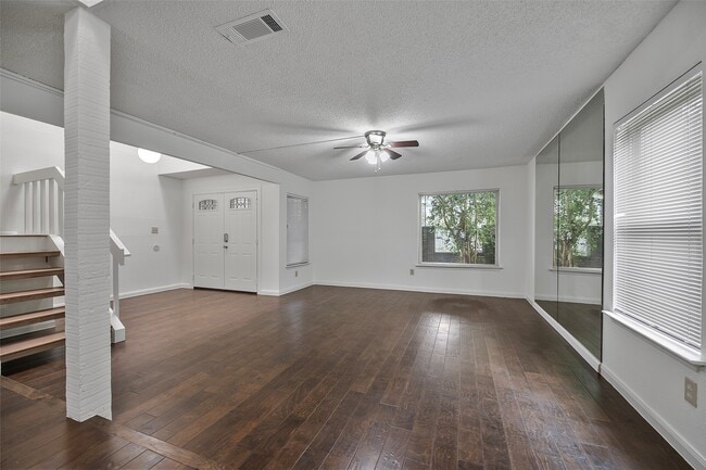 Foto del edificio - 2387 Crescent Park Dr