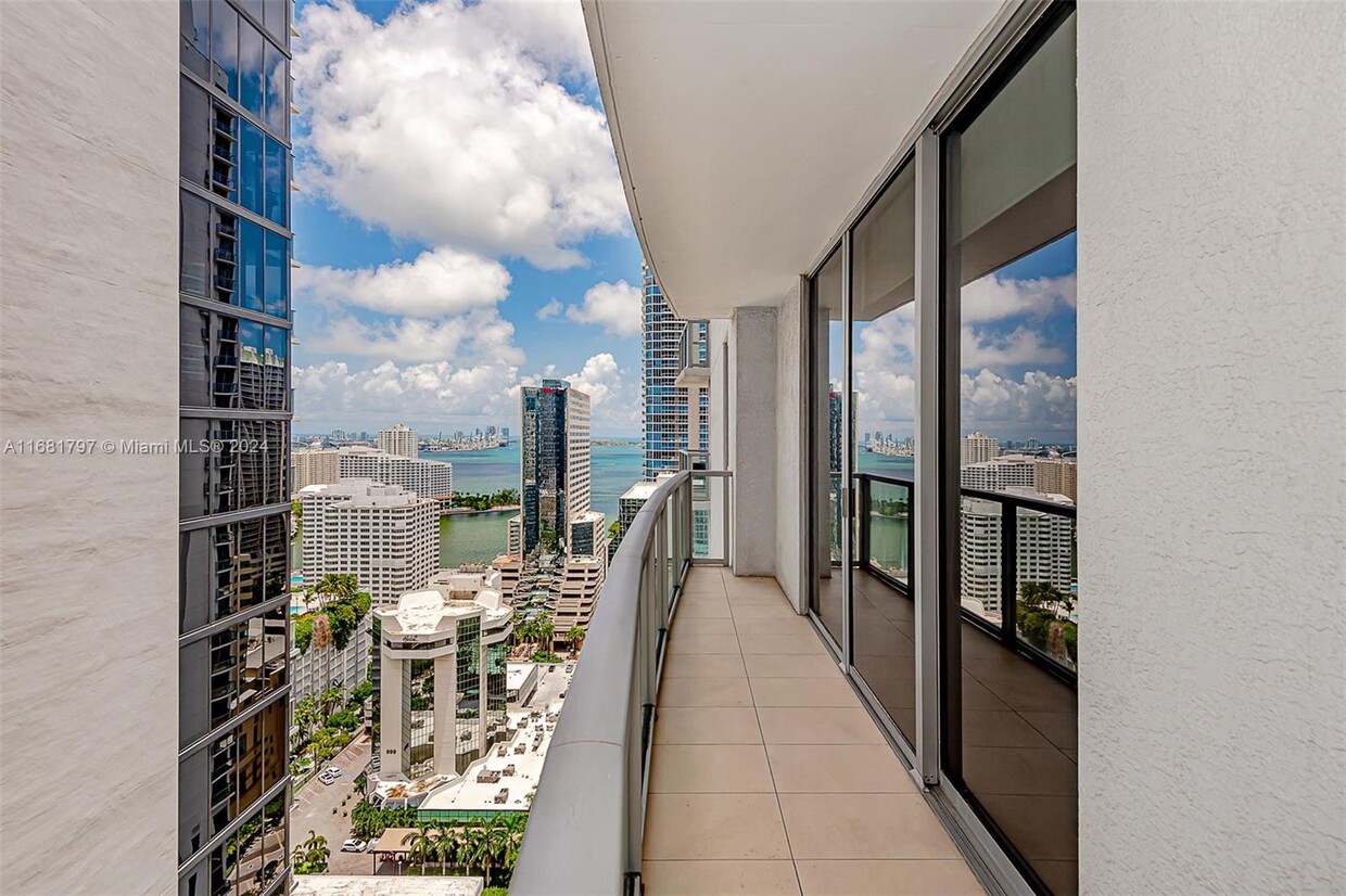 Foto principal - 1050 Brickell Ave