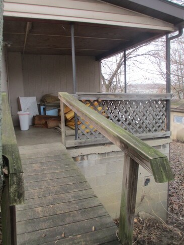 Building Photo - 256 Gamble St