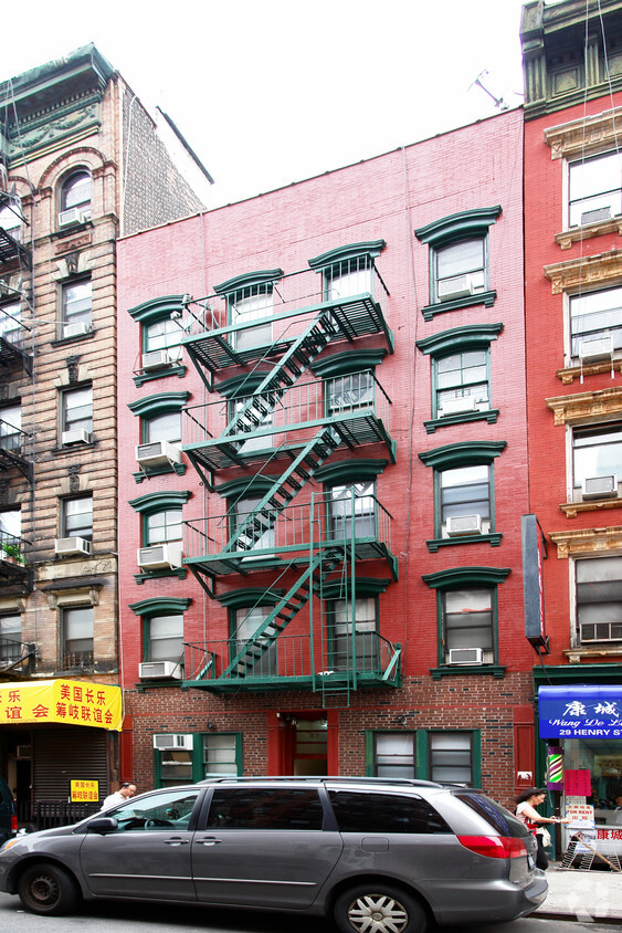 Primary Photo - 27 Henry St