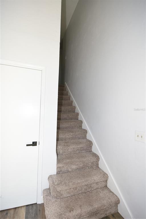 Building Photo - 4 Southbury Ct