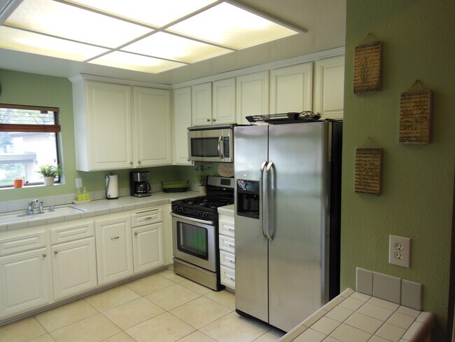 Building Photo - 6255 Canoga Ave