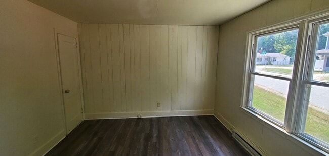 Building Photo - 2400 Maywood St