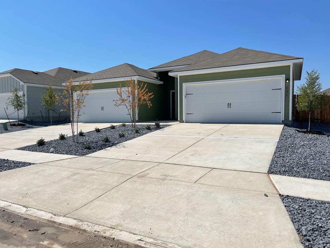 Primary Photo - TOWNHOME FOR RENT