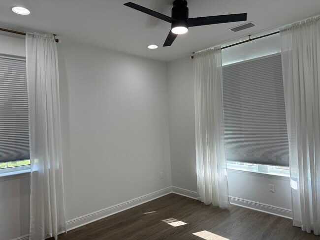 Foto del edificio - 8400 Dockside Pl