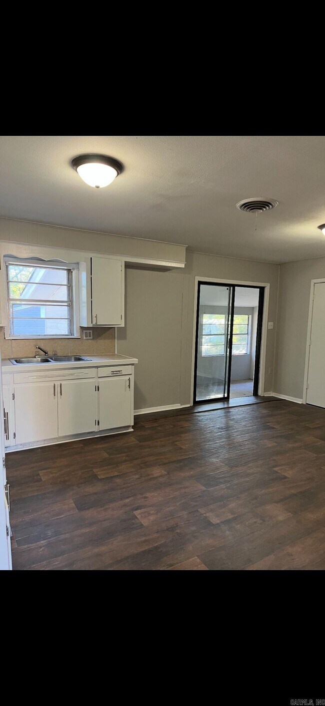 Foto del edificio - 1911 Robert E Lee St