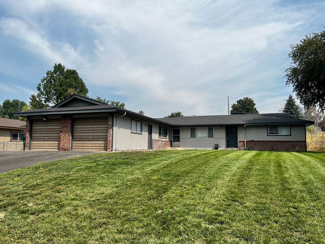 Primary Photo - 6127-6131 Onyx Ave