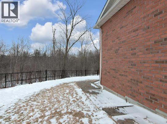 Building Photo - 32 River Rock Crescent