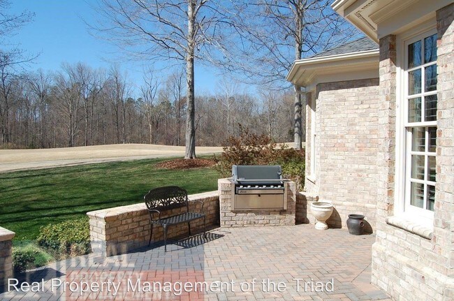 Foto del edificio - 28 Hadley Park Ct