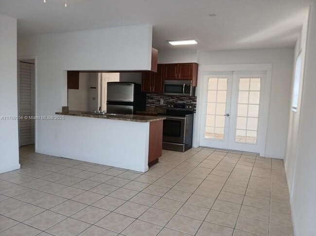 Building Photo - 3 bedroom in Hollywood FL 33024