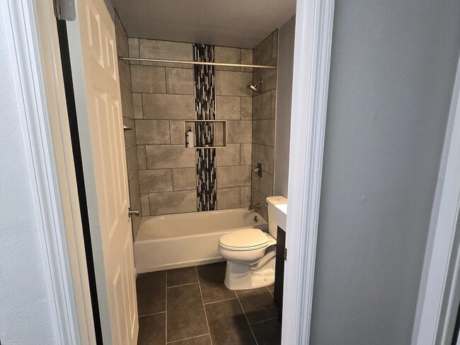 Building Photo - 3848 Berkshire Ct