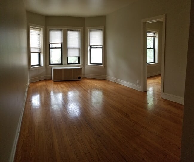 Building Photo - 2049 W Jarvis Ave