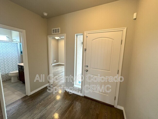 Foto del edificio - 12449 Carmel Ridge Rd