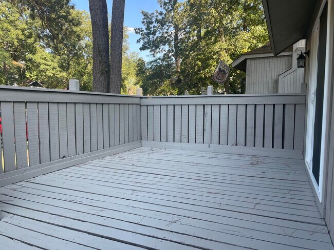 Building Photo - 12 Bluff Pointe Way