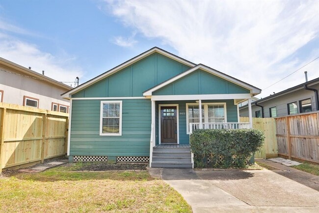 Building Photo - 905 Kern St