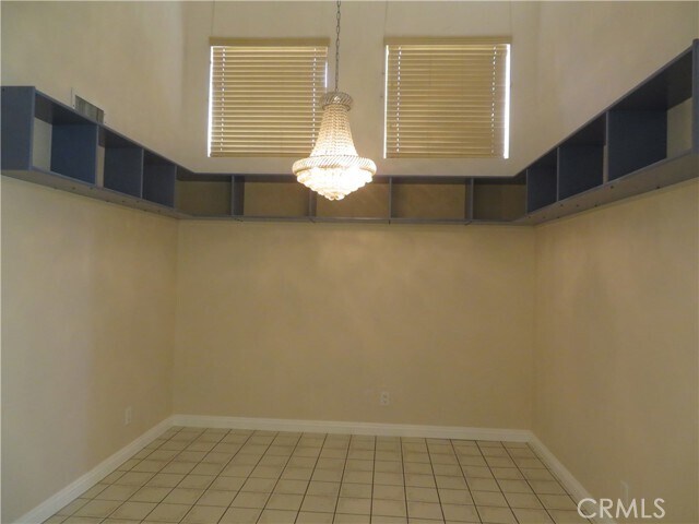 Building Photo - 2050 Cascade Dr