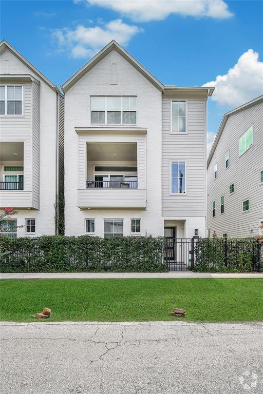 Building Photo - 806 Detering St
