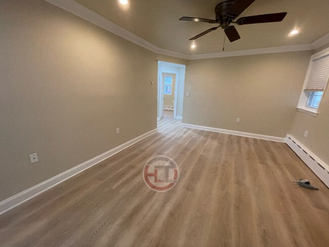 Building Photo - 2026 Paulding Ave