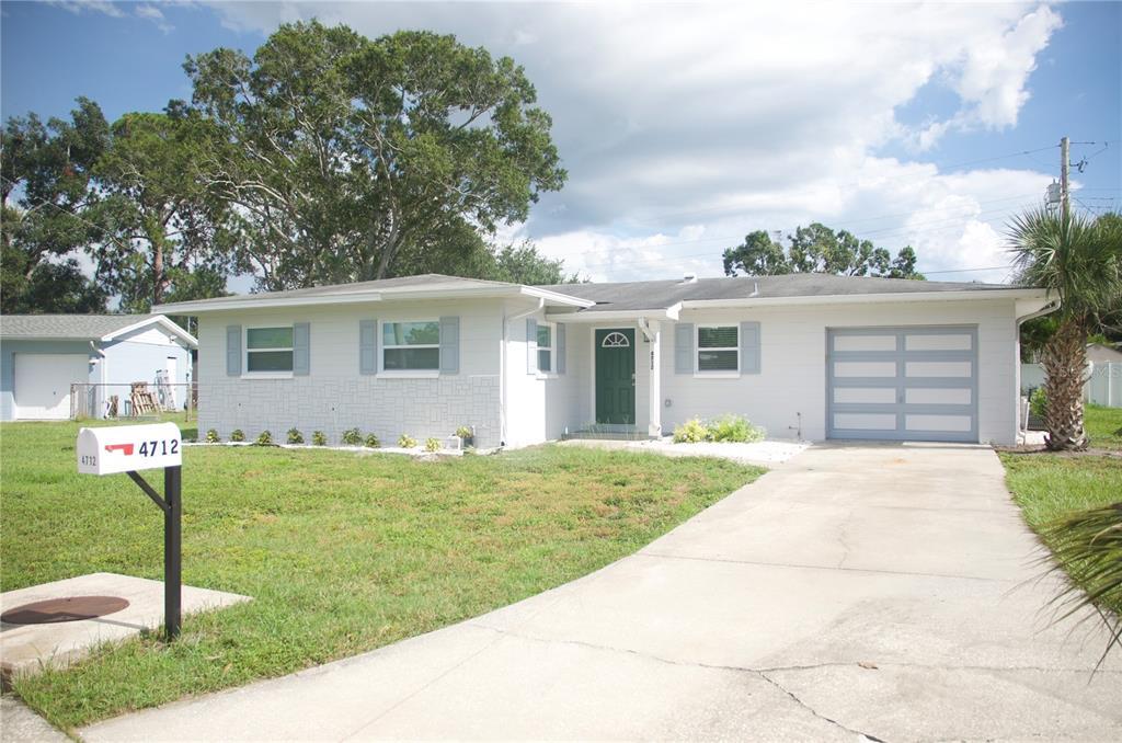 Foto principal - 4712 W Chapin Ave