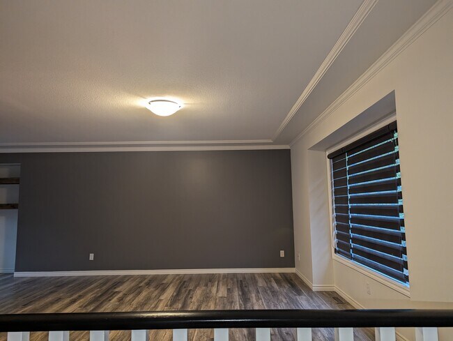 Building Photo - 5549 Highroad Cres