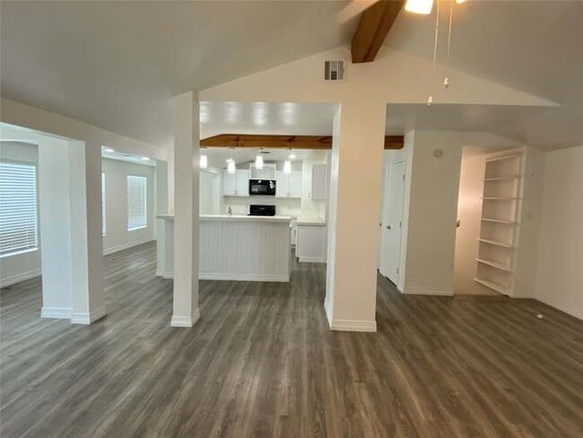 Building Photo - 1402 Avenue K