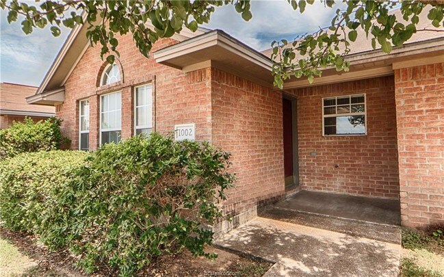 Building Photo - 1002 Sun Meadow Ct