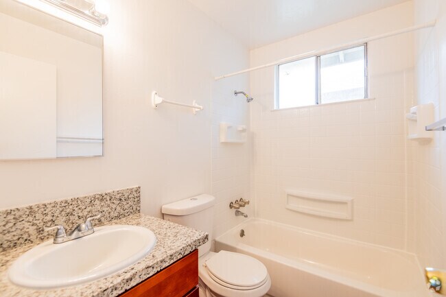 2HAB, 1BA - Shasta Glen Apartments