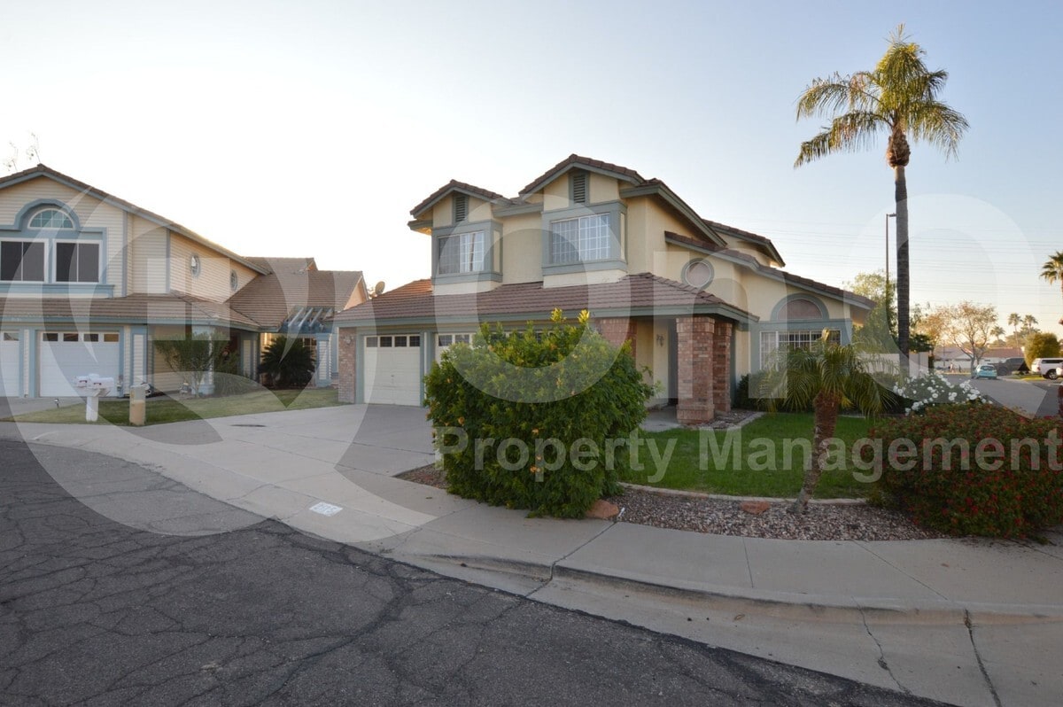 Primary Photo - 2125 E Nantuckett Dr