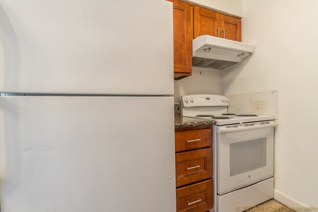 Foto del edificio - 9512 N Oswego Ave