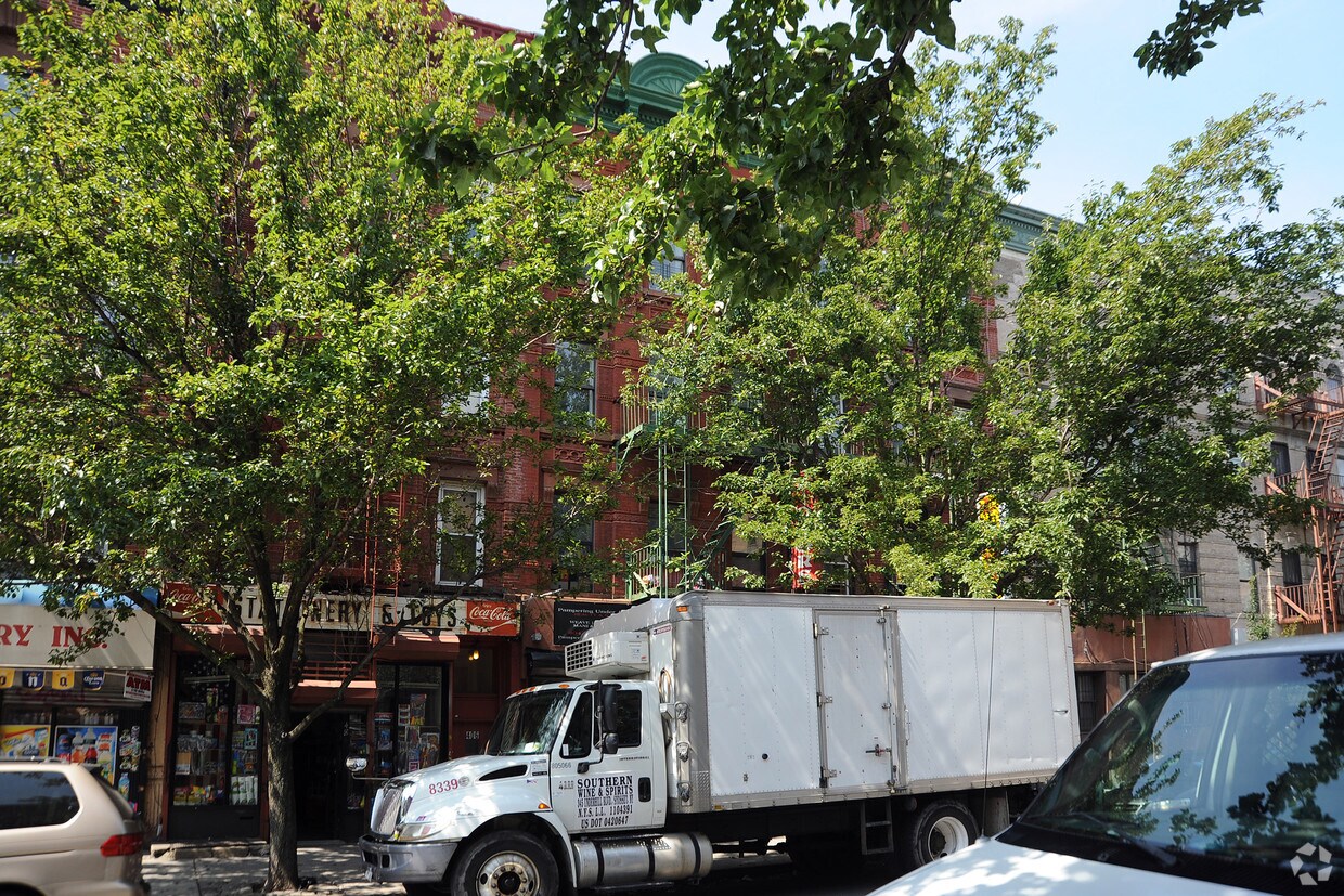 Building Photo - 406 Tompkins Ave