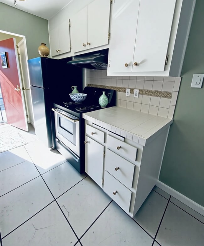 Building Photo - 6638 MacArthur Blvd