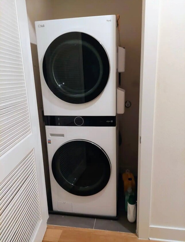 Building Photo - 701 Vargas Rd