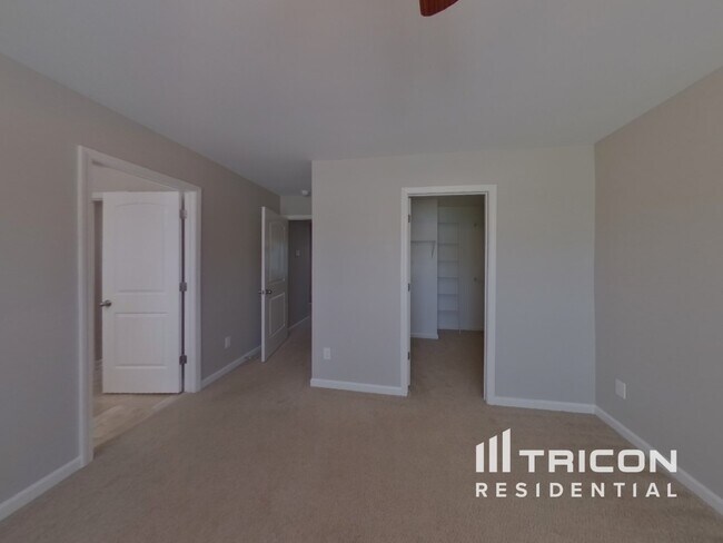 Foto del edificio - 739 Dawsons Park Wy
