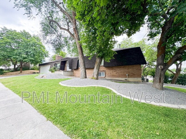 Building Photo - 2616 Towne Dr