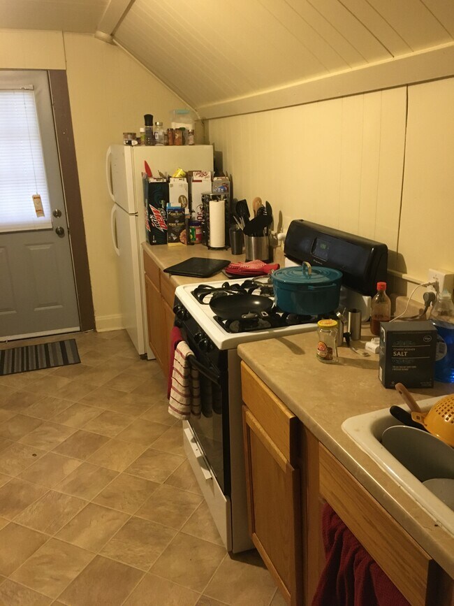 Unit#4 Kitchen - 411 W 3rd St