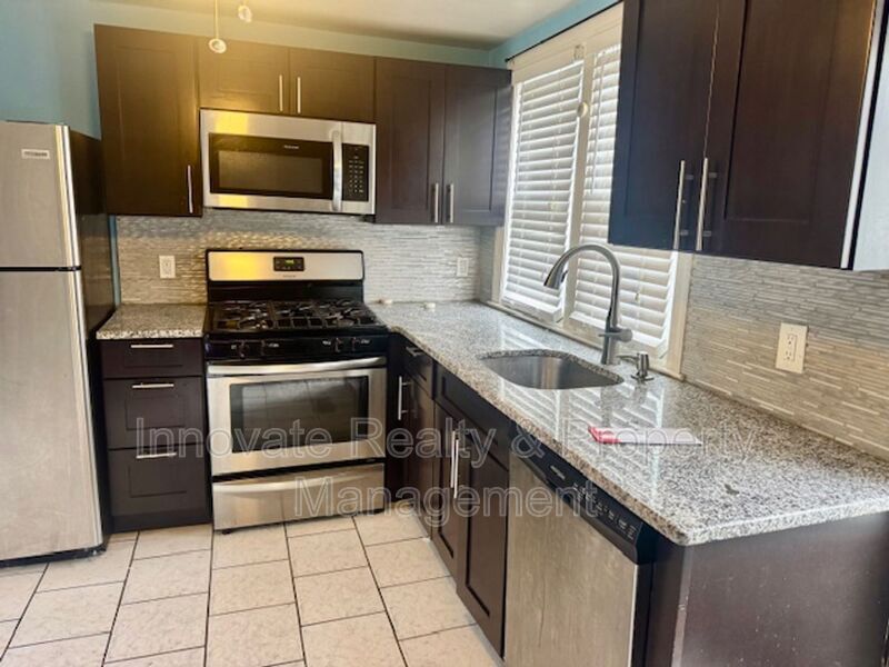 Primary Photo - 3726 Richmond St